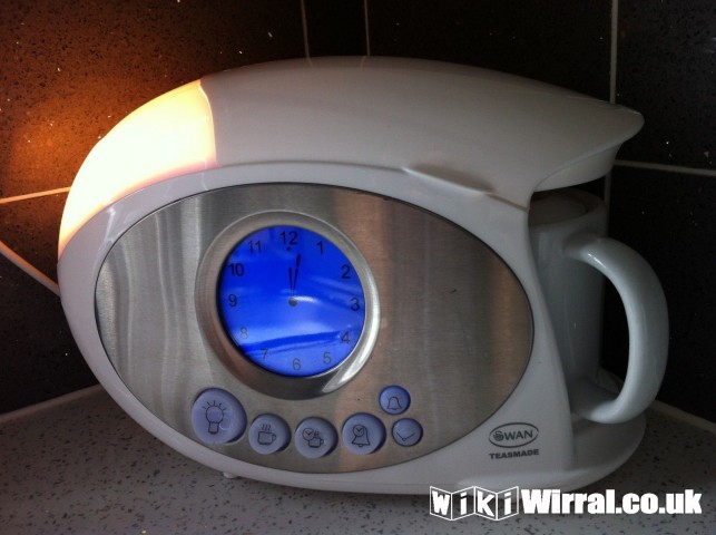 Attached picture swan teasmade with light.JPG